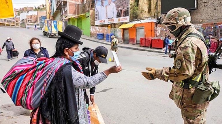 CUARENTENA. El control militar en el centro paceño donde toda actividad está suspendida. | ARCHIVO