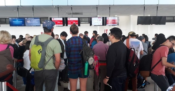 Los viajes al aeropuerto de La Paz no se pueden realizar debido a que existen problemas en la pista.