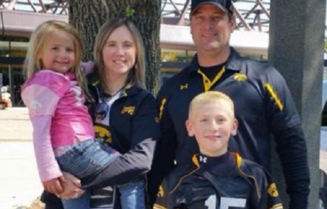Kevin Sharp, su esposa Amy y sus dos hijos han sido encontrados sin vida en un condominio/Foto. RRSS