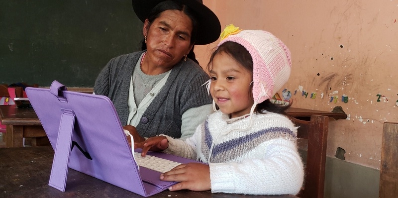 Organización de Países Bajos trabaja para que los niños y jóvenes puedan pasar sus clases virtuales.