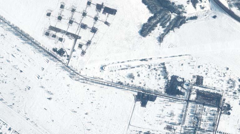 Una imagen satelital muestra una descripción general de las tropas y el equipo en Bielorrusia. | AFP