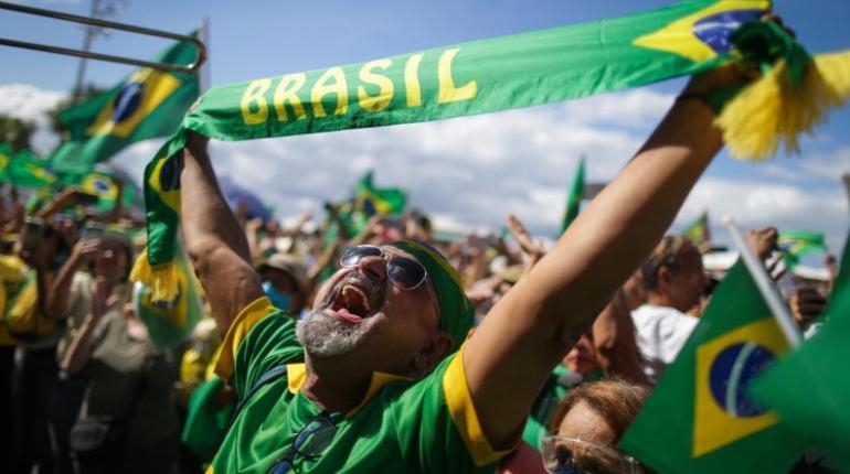 Simpatizantes del presidente de Brasil, Jair Bolsonaro, participan en una masiva movilización. | EFE