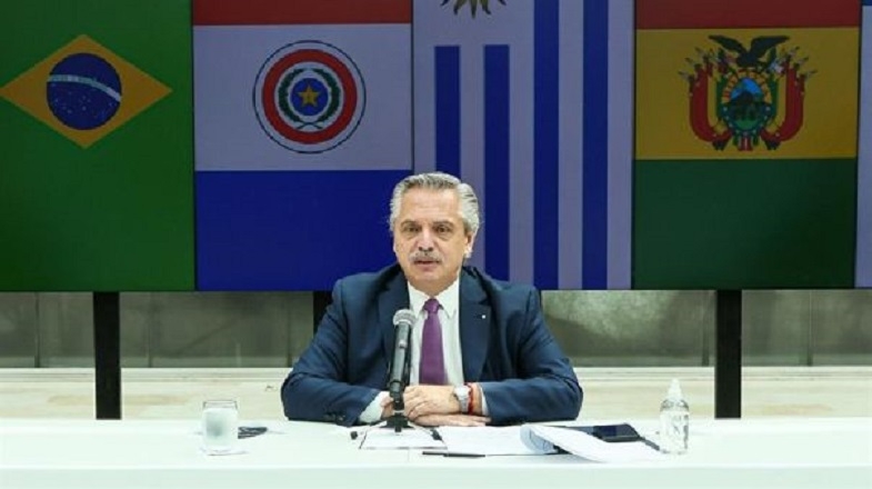 Habrá además más controles para los argentinos y residentes que regresen del exterior. | Fuente: Efe