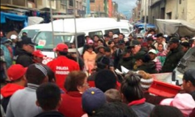 Eran cientos de personas que se apostaron en la zona para observar el desenlace de la historia.