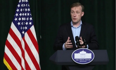 El asesor de seguridad nacional de la Casa Blanca, Jake Sullivan, habla durante una conferencia de prensa en Camp David, en Maryland