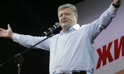 expresidente Poroshenko regresa a su país pese a riesgo de ser detenido