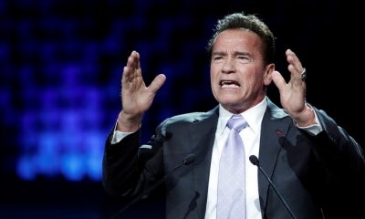 Arnold Schwarzenegger pronuncia un discurso durante una cumbre medioambiental en Francia. Foto: RT