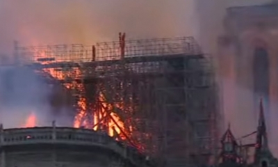 Poco antes colapsó la aguja de la famosa iglesia parisina/Foto. Captura de pantalla