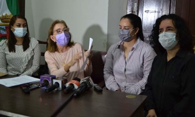 La senadora Centa Rek.