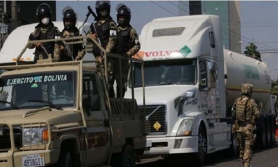 Una caravana de cisternas escoltadas por tierra y aire por policías y militares, partió este lunes con 66 toneladas de oxígeno medicinal 