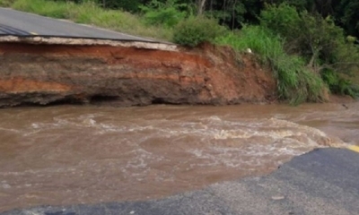 ABC comunica que la carretera Santa Cruz-Trinidad se encuentra cortada a causa del calapso de una alcantarilla en la comunidad Surucusi