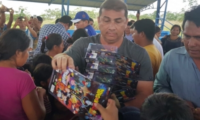 Así entregó juguetes el gobernador Ferrier a los niños de las comunidades/Foto. RM