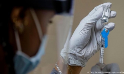 Enfermero en California dio positivo por Covid-19 más de una semana después de recibir la vacuna de BioNTech/Pfizer | DW