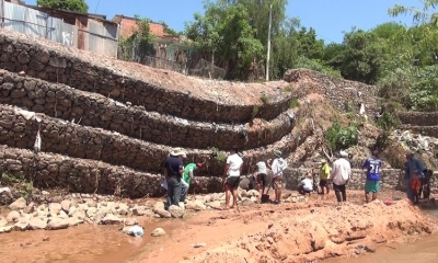 Vecinos de pocitos realizando trabajos     