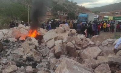 Los bloqueos en Bermejo permanecen desde el viernes. Foto: El País Tarija.
