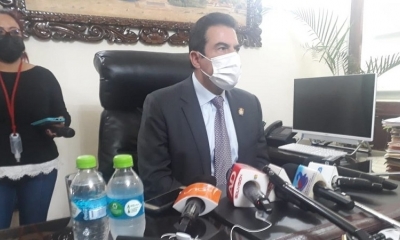 El alcalde de Cochabamba, Manfred Reyes Villa, este martes en su despacho
