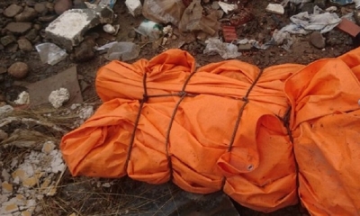 El cuerpo estaba envuelto en una carpa. Foto cortesía FELCC