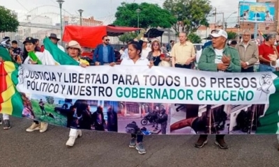 Plataformas ciudadanas durante la marcha.