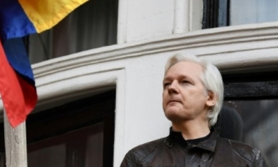 Archivos | El creador de WikiLeaks, Julian Assange, habla a los medios desde el balcón de la embajada de Ecuador en Londres el 19 de mayo de 2017.