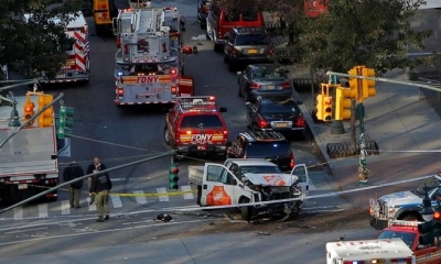 Los equipos de mergencia atienden a los heridos en el atropello en West Street (Reuters)