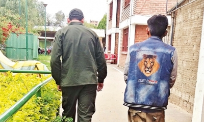 Un falso policía fue denunciado el lunes por la noche tras pretender extorsionar a una persona adulta mayor
