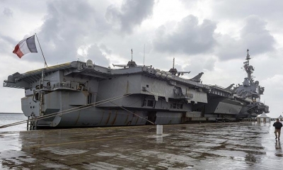 El portaaviones francés Charles de Gaulle anclado en el puerto de Limassol, en Chipre, en febrero pasado. | EFE