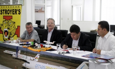 Los dirigentes y Gerentes firmaron el convenio/Foto. LG