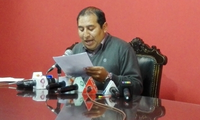El diputado Wilson Santamaría en la conferencia de prensa. 
