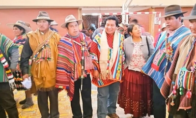 Viceministro de Descolonización, Félix Cárdenas Aguilar, junto a autoridades originarias/Foto. VDD