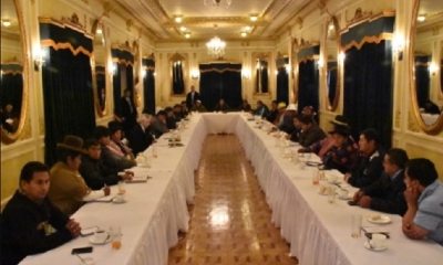 Evo Morales inició este lunes su jornada de trabajo con una reunión