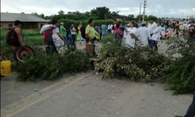 Desde la medianoche no dejan pasar motorizados en la ruta hacia Beni
