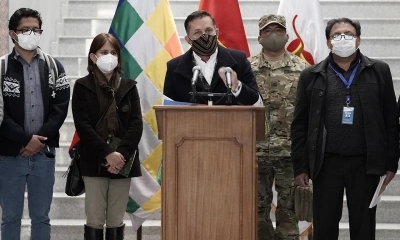 El ministro interino de salud y ministro de Defensa, Luis Fernando López,