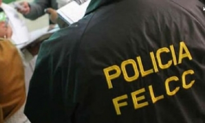Un hombre de contextura robusta fue grabado por las cámaras de seguridad del edificio en el que estaba el despacho de Julio César Herrera