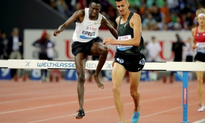 El keniano Conseslus Kipruto y el marroquí Soufiane El Bakkali en la prueba masculina de 3.000 obstáculos. Zúrich, Suiza.