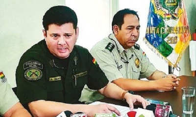 El comandante de la Policía, Alfonso Siles (izq.), anunció medidas para corregir fallas en Palmasola. Foto: EL DEBER