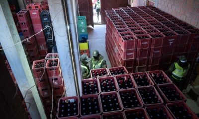 La justicia determinó la detención preventiva para siete personas acusadas de falsificar cervezas.