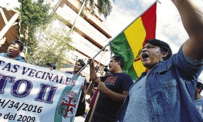 La vigilia en la Gobernación creció con llegada de gente de Montero y la provincia Ichilo
