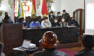Autoridades y representantes del Ministerio de Minería y Metalurgia, de la Gobernación de Potosí y del Comité Cívico Potosinista (Comcipo).