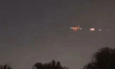 En redes sociales, aparecieron videos del avión retornando de emergencia al aeropuerto. 
