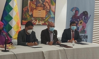 El presidente del Tribunal Supremo de Justicia (TSJ), Ricardo Torres Echalar,  ( C )