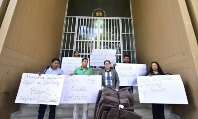 Asambleístas con las colchonetas/Foto. MF