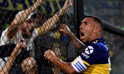 Carlos Tevez festeja uno de sus goles con la camiseta de Boca Juniors. | publimetro.cl