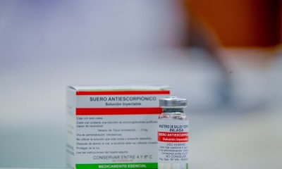 Una muestra del antídoto antiescorpiónico elaborado por el Instituto Nacional de Laboratorios de Salud