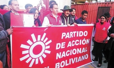 Acto. Partido de Acción Nacional Boliviana (PAN-BOL) presenta su personería jurídica en El Alto.