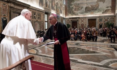 El papa manifestó su deseo de viajar a Canadá a finales de julio para transmitir su 
