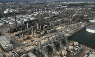 Vista de una refinería cerca de Houston, Texas, tras el paso del huracán Harvey, el 30 de agosto de 2017.