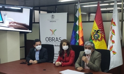 Ministro de Obras Públicas, Servicios y Vivienda, Iván Arias, la Ministra de Comunicación, Isabel Fernández y el Gerente de Entel, Eddy Luis Franco