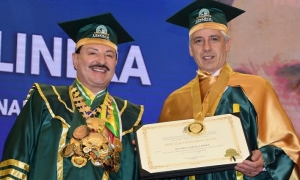El vicepresidente del Estado, Álvaro García Linera y el rector, Martin Dockweiler. 
