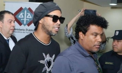 Ronaldinho (izq.) junto a su hermano Roberto de Assis Moreira. | milenio.com