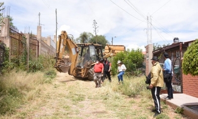 Una imagen de la queja de los vecinos por el tractor presente en la zona, donde denuncian un presunto avasallamiento.